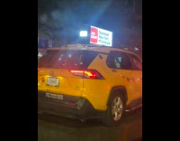 Collab WINY - Yellow Taxi Car in Traffic Shakes Profoundly cam zooms