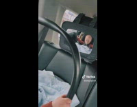 Clips mpugc - Baby in seat holding both sides of seat 