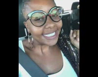 Mom talks about how much she loves her stomach fat and calls it a fanny pack