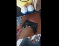 PS4 controller bugged vibrate continuously on table