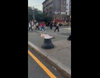 Collab WINY - Woman lay on yoga mat leggings street