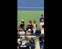 Collab IITW - People takes picture on the tennis courtside