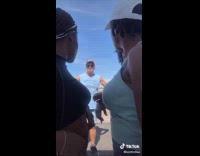 White man gets into black womans business