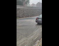 Flood of water comes from open sewage hole 