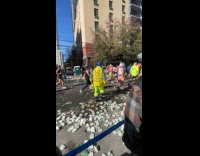 Delivery man struggles to cross at marathon