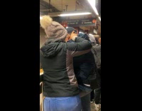 Collab WINY - Woman pop pimple on neck of man