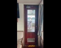 Collab IITW - Woman tries to feed birds on boat