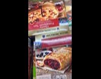 Man reads Deutsche küche at grocery