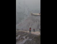 Couple hug on cliff hot air balloon