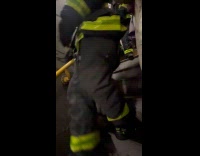 Passengers stuck on train helps each other