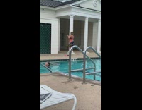 Mom ignores two kids pool selfie 