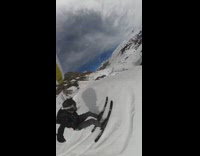 Skier loses ski and flies parachute into black rocks 