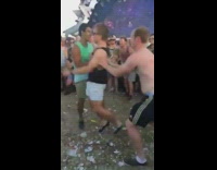 [third party - concert] Man in black tank top backflip fail around the crowd