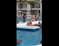 Collab IITW - Woman bikini lie down at the pool