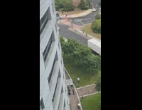 Man steals car after punching taxi driver 