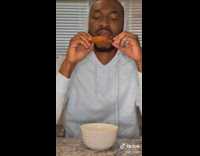 How people eat wings 