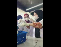 Nurse Holds and Tries to Grab Rat on Nape