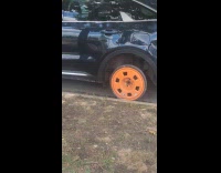 Collab WINY - Parked car with different installed back wheel