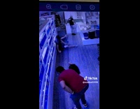 Collab ClipsIG - Man stung by scorpion fish fell down