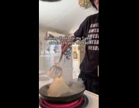 Collab ClipsIG - Man cooks himself dinner 