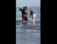 Collab IITW - Person in beach dress poses at beach