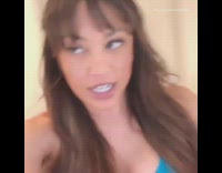 Woman abundance vs scarcity mindset