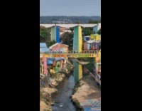 Collab IITW - Woman black crop top poses at bridge