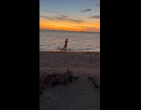 Collab IITW - Man run and spins at the beach