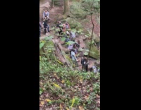 Couple on the small cave with long queue for photoshoot
