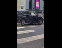 Collab IITW - Man and woman white top tiktok dance street