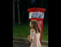 Woman punches machine and hits little girl