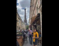 Guy tells friend to pinch for picture Eiffel tower 