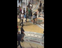 Woman thick shoulder purple shirt decorated floor