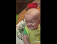 Guy puts smile and teeth filter on babies 