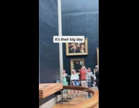 Crowd of people surrounding Mona Lisa