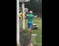 (DO NOT CLAIM) Collab IITW - Man green shirt workout kids take video