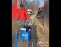 Girl makes you honk we drink sign