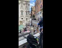 Long pink dress with feathers statue 
