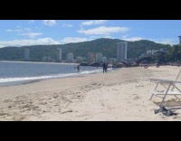 Collab IITW - Man in suit beach run for video 