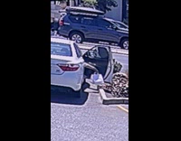 Delivery rider steals food after taking photo