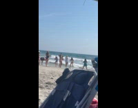 Collab IITW - Three women TikTok dance at the beach