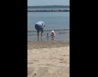 Dad film kid daughter sit beach hat