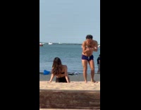 Collab IITW - Man takes picture of woman at beach