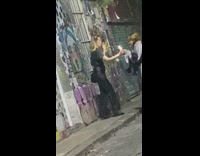 Collab IITW - Lady in black keeps posing in front of graffiti for photos 