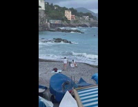 Couple kiss bend over beach tripod timer