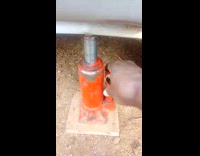 Hydraulic car jack cranked and lifts car