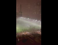 Strong wind blows over Brooklyn Bridge Park 