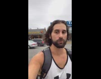 Guy gives gun control situation about mall 