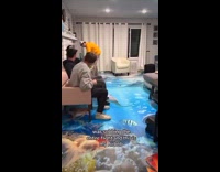 Collab Clips MPUGC - Airbnb home with aquarium fish floor 
