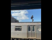 Collab winy - Man run on top of moving train nyc